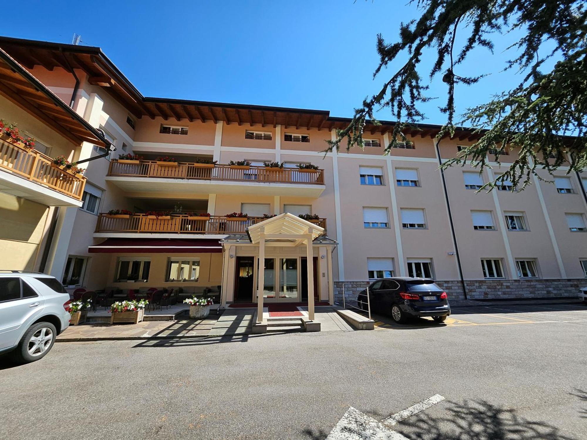 Park Hotel Sacro Cuore Cavalese Exterior foto