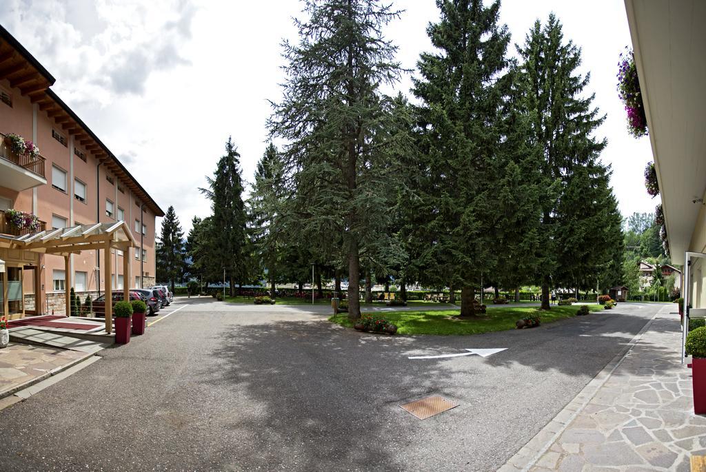 Park Hotel Sacro Cuore Cavalese Exterior foto